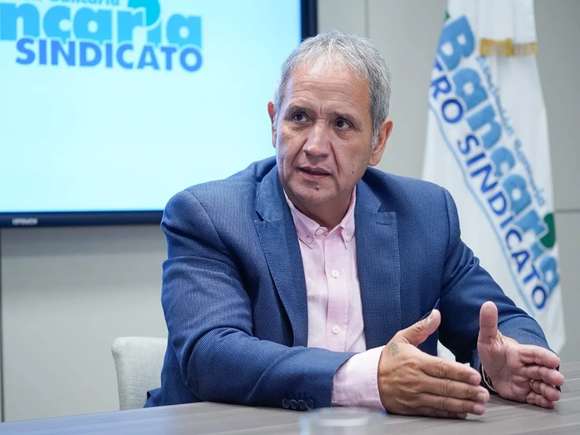 Bancarios acuerdan un salario inicial de $ 904.357,68