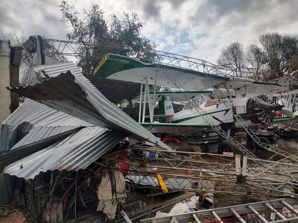Una tormenta con vientos huracanados dejó grandes destrozos en 9 de Julio