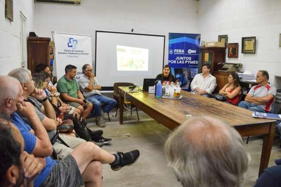 Reunión con integrantes de la Cámara de Comercio para dialogar sobre uso del espacio público