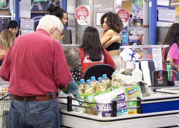 Ventas minoristas pymes cayeron 25,5%: Alimentos y bebidas, -33,3% y Farmacias, -39%