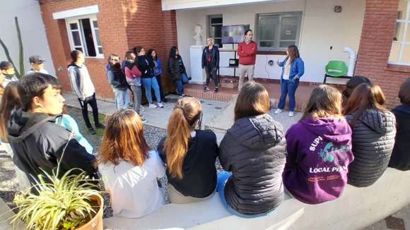Continúan las visitas educativas al centro de monitoreo local