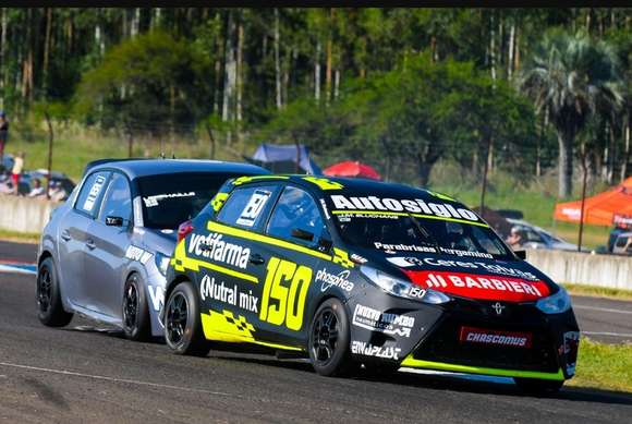 Juancho Eluchans quedó quinto en la primera serie y este domingo estará entre los autos de punta en Rosario