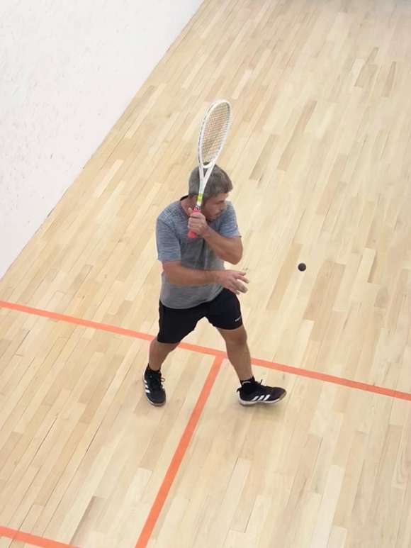 Representante del club de Pelota en torneo de primera división de squash en Buenos Aires