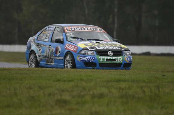 “Cartucho” Novella terminó décimo bajo la lluvia en el autódromo de La Plata