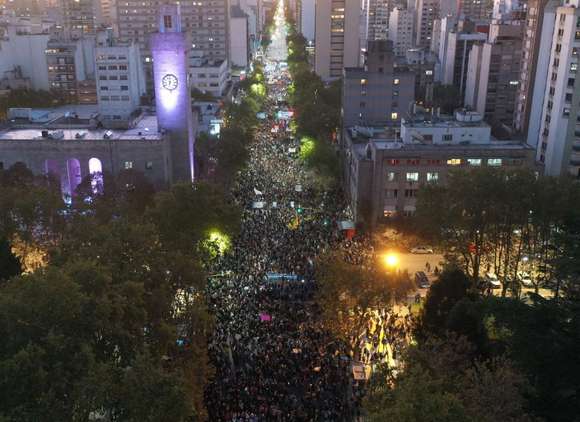 Por la universidad pública: marchas multitudinarias y fuerte adhesión a la convocatoria en el interior bonaerense
