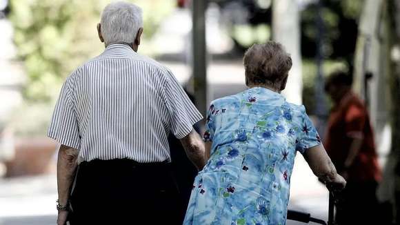 Ley Bases: ¿Cómo quedó la edad jubilatoria y qué pasa con la moratoria?