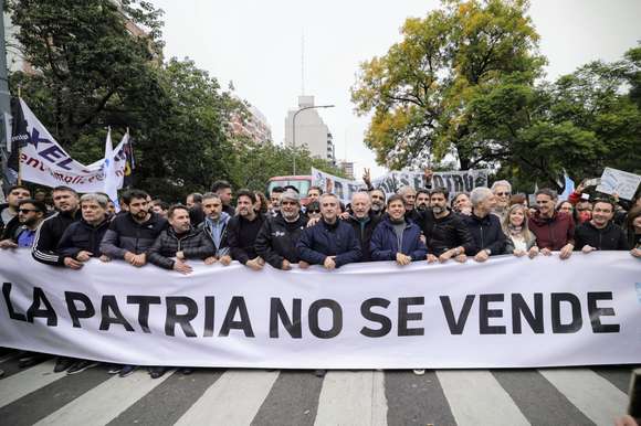 La CGT marchó y dio un mensaje al Gobierno: “No vamos a resignar un ápice de los derechos conquistados”