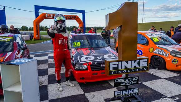 Juan José Gárriz y su Fiat Uno vuelven a la pista tras su reciente triunfo