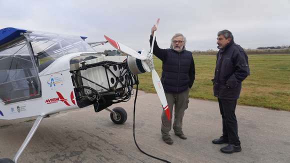 Profesionales de la UNLP construyen el primer avión eléctrico de Latinoamérica
