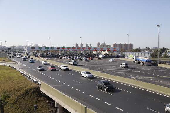 El Gobierno aprobó nuevas subas en los peajes de rutas y autopistas nacionales