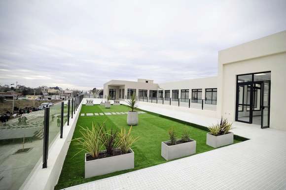 Educación Pública: Kicillof inauguró un nuevo complejo educativo en Tandil