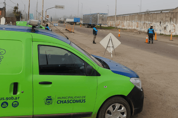 Operativos de seguridad en la rotonda bajo el puente de Autovía 2
