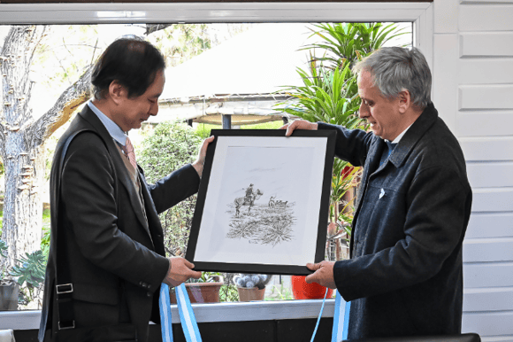 Javier Gastón recibió al embajador de Japón Yamauchi Hiroshi