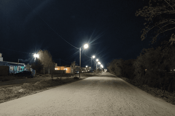 Renovación de las luminarias en el acceso al barrio 30 de Mayo