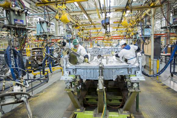 La industria lleva 13 meses de caída y tuvo un semestre para el olvido, según la UIA