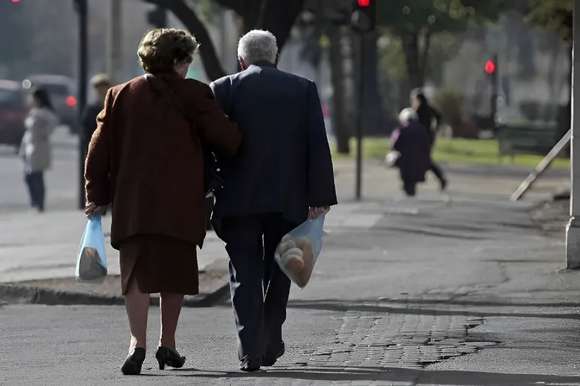 Milei confirmó que vetará la nueva ley de movilidad previsional: qué pierden los jubilados