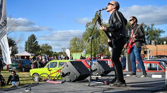 Chascomús: Recital al aire libre en el día del rock nacional