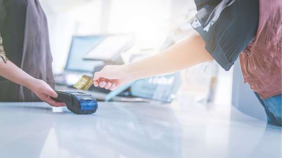 ¿Chau descuento en efectivo? Eliminan retención a cuenta de IVA y Ganancias en los comercios