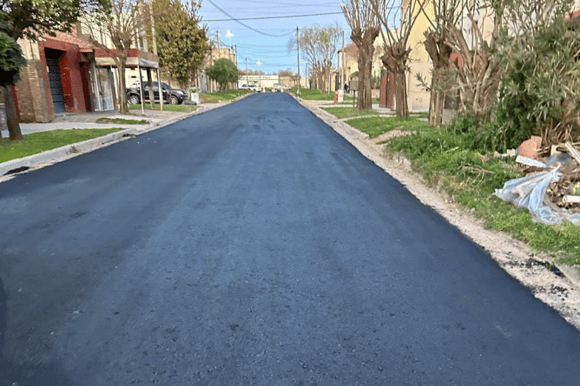 Finalizó el asfaltado de la calle 11 de Septiembre en el barrio Escribano