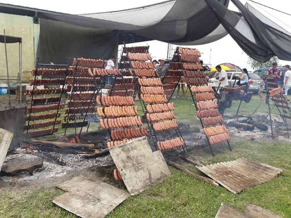 Fiesta del Choripán en la Laguna de Ranchos: Un encuentro de música y tradición folklórica