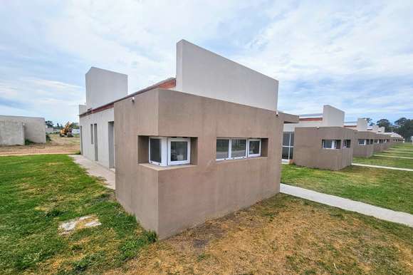 Kicillof entregó viviendas e inauguró obras de infraestructura en Castelli