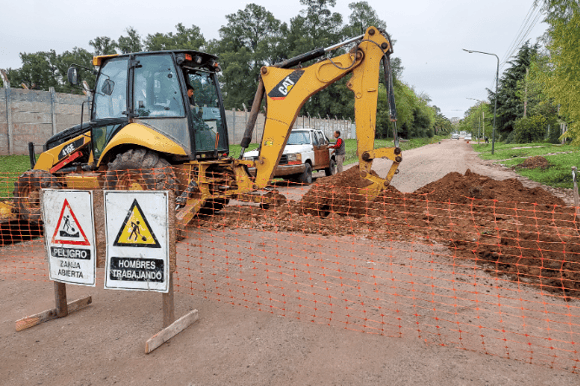 Avanzan las obras sobre calle Gonzales Chaves: Llega la extensión de la red de gas al Polideportivo Municipal