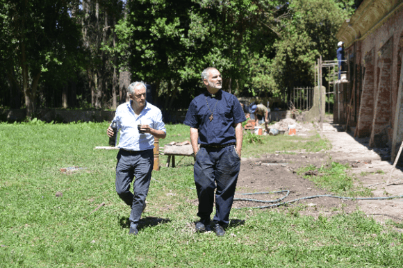 Javier Gastón junto al Obispo de Chascomús recorrieron las obras en Gándara