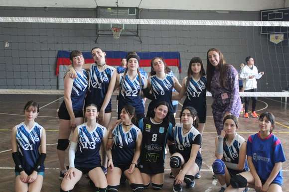 El vóley del club de Pelota viajó a Dolores para visitar a Social por el Clausura