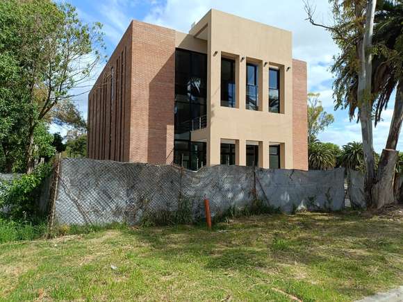 Proyecto de resolución para la creación de un estacionamiento vehicular entre la escuela 504 y la Casa de la Provincia