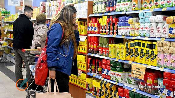 El consumo masivo se derrumbó 22% en septiembre, según estudios privados