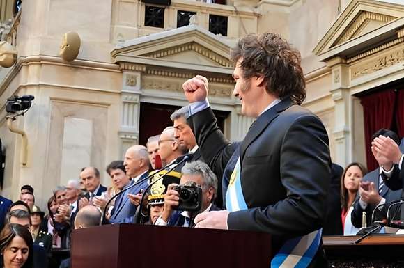 Comienza en Diputados el debate de una ley que limita el uso de los DNU de Milei