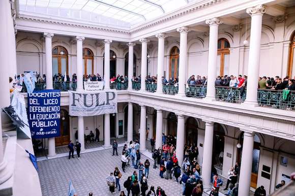 Profesores y no docentes arrancaron otro paro universitario en todo el país