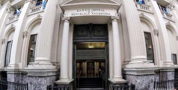 El Banco Central bajó la tasa política monetaria del 40% al 35%: qué ocurre con el rendimiento de los plazos fijos