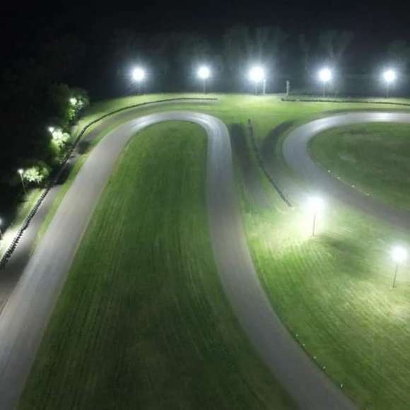 Karting nocturno en Belgrano: ¿Un torneo de verano en el horizonte?
