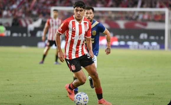 Joaquín Tobio Burgos, posible titular en Estudiantes para enfrentar esta noche a River en La Plata