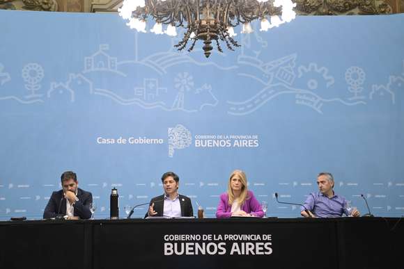 Kicillof rechazó la venta de Aerolíneas Argentinas y dijo que la Provincia podría tomar el control