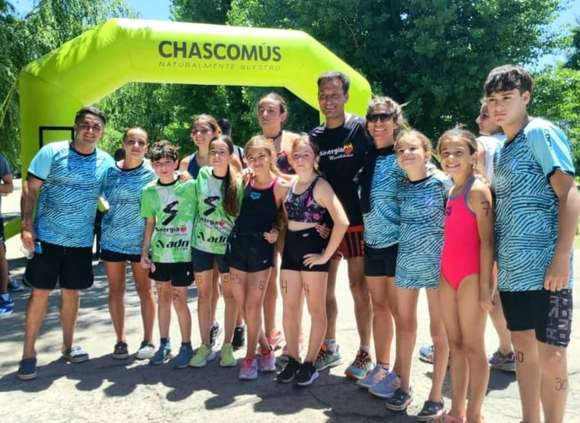 Jóvenes de Sinergia Mini Atletismo y nadadores del Club Deportivo brillaron en el Acuatlón de Chascomús