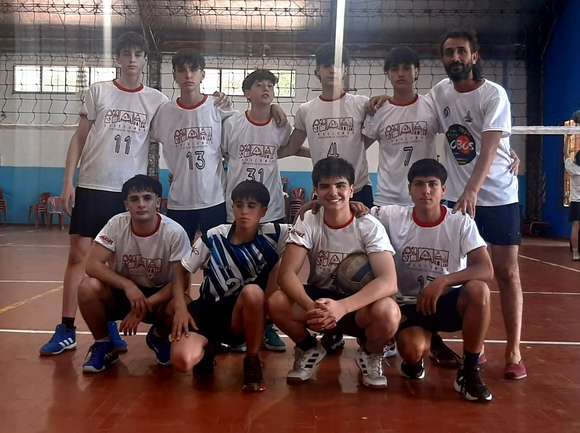 El sub16 del vóley masculino del club de Pelota juega torneo en Moreno