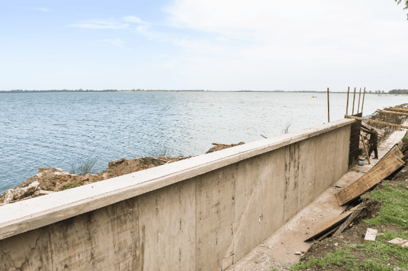 Obra Pública: Fue recuperado un nuevo sector de la muralla de la costanera de Chascomús