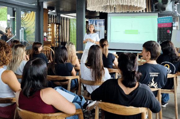 Significativa participación de emprendimientos turísticos en la capacitación para formar mozos y camareras