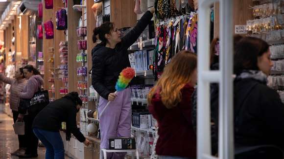 Pymes: las ventas minoristas crecieron 25,5%, pero no pudieron recuperar la caída de enero de 2024