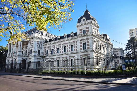 Paritarias: acuerdo de Provincia con los estatales por un aumento de 9% en dos tramos