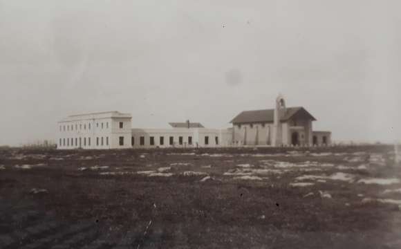 Gándara: una foto histórica del inicio de la forestación acompaña la restauración del monasterio San José
