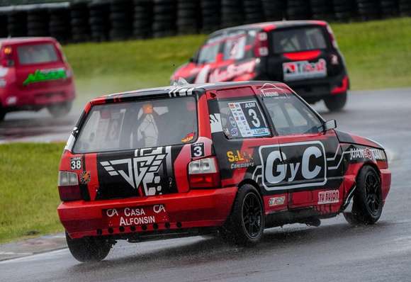 Juanchi Gárriz se retrasó por problemas mecánicos pero finalizó sexto en el inicio de la temporada 2025