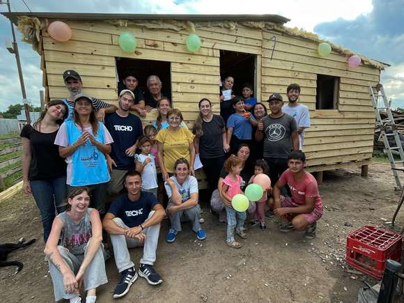 Diez nuevas unidades habitacionales construidas en Chascomús gracias a la solidaridad