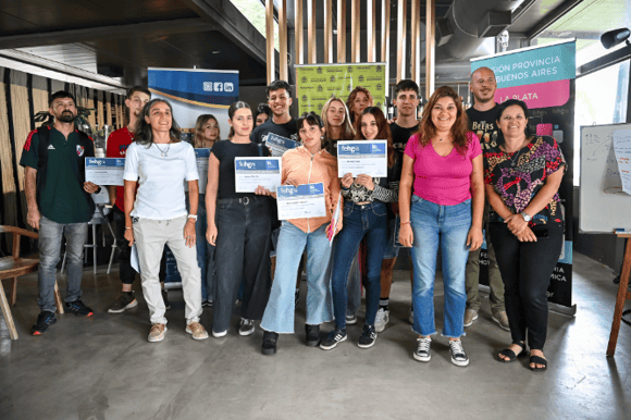 Gastronómicos: Se entregaron los certificados en la capacitación en atención al cliente