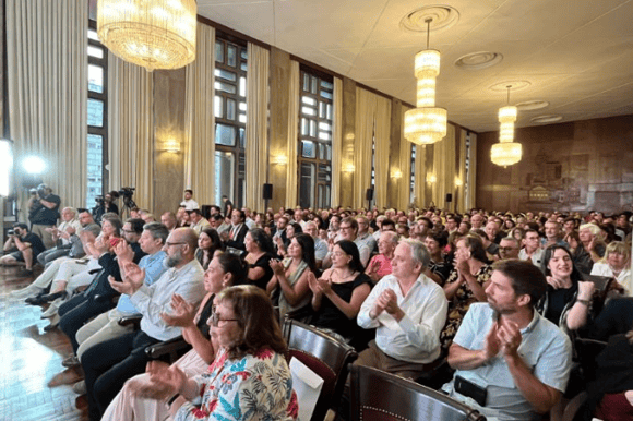 Javier Gastón participó en la asunción del presidente de Uruguay y mantuvo reuniones por financiamiento internacional
