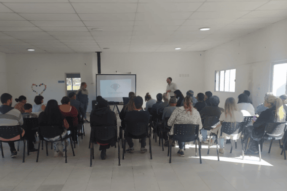 Profesionales y auxiliares del área de Salud recibieron capacitación sobre “Ojos en Alerta”