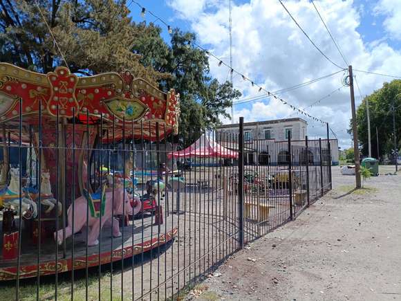 Chascomús: La tradicional calesita se trasladó a su nuevo hogar