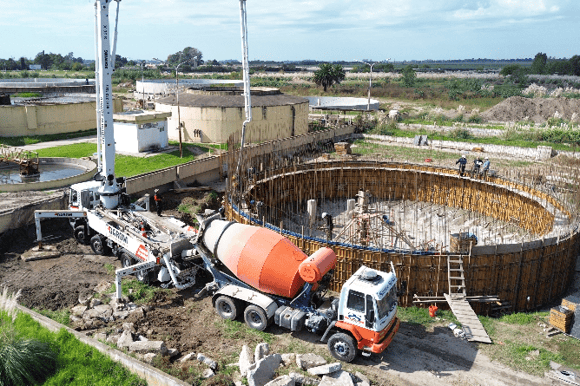 Con el avance de la nueva planta, más vecinos de Chascomús tendrán acceso a la red cloacal